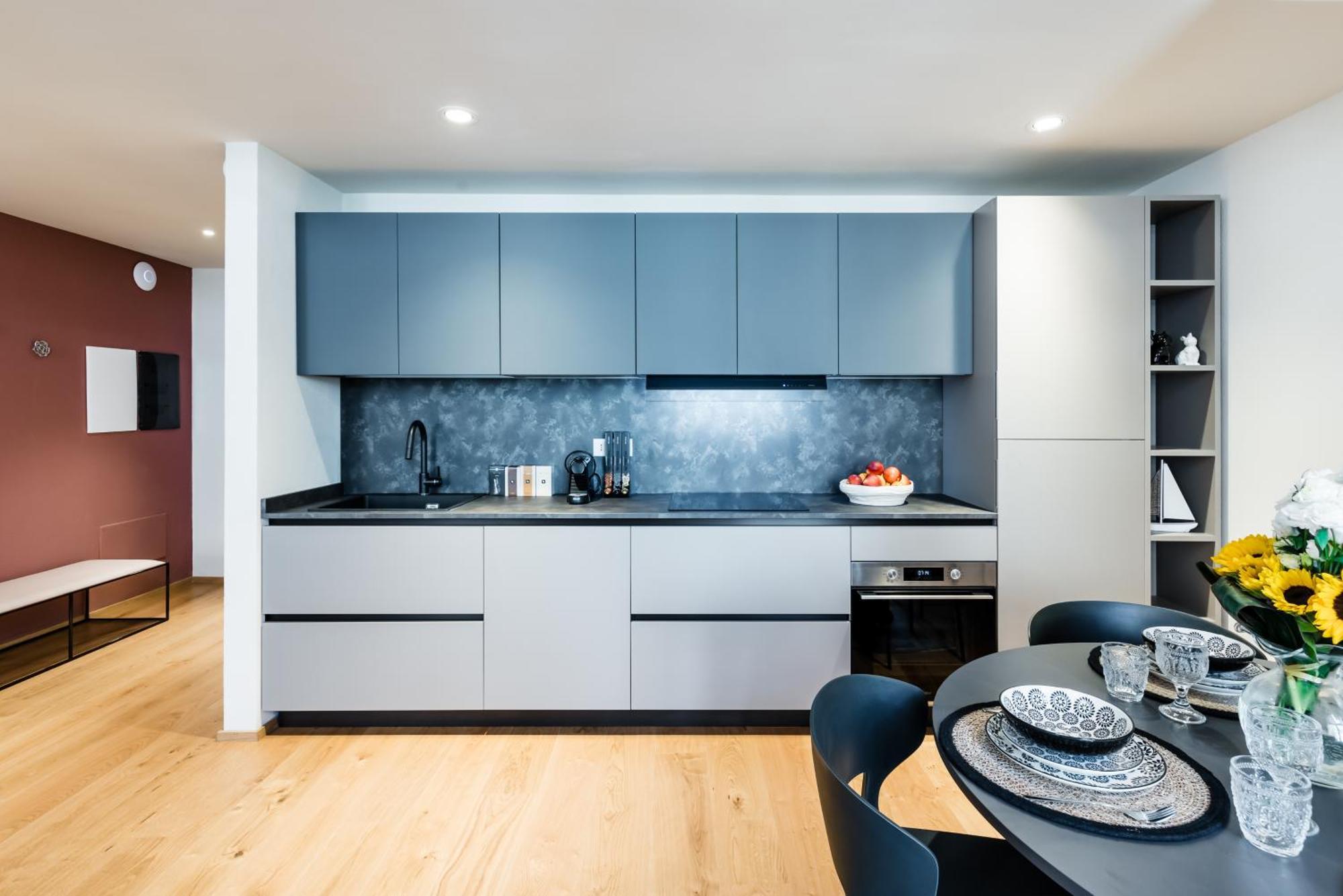Imperial Luxury And Historical Frescoes In San Giorgio Apartment